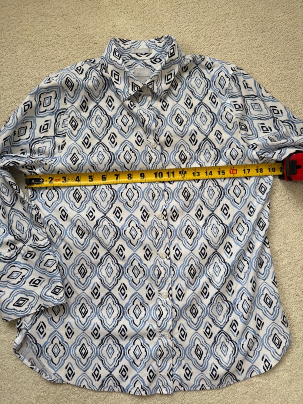 Chicos Women's Blouse Top Button Up Shirt Diamond Print Blue White Size 0 - Picture 9 of 13